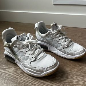 Women’s Jordan shoes (MA2) in size 6.5 color is white gum